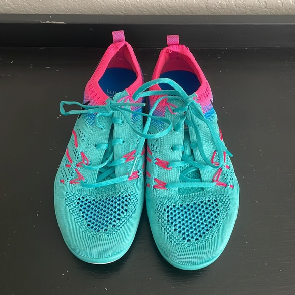 NWOB Women’s Nike Free Runs Focus Flyknit - Picture 2 of 4